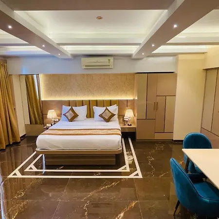 Home2 Renaissance Club 4*