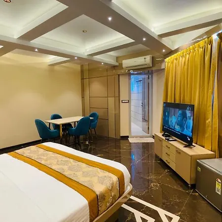 Home2 Renaissance Club Hotel 4*