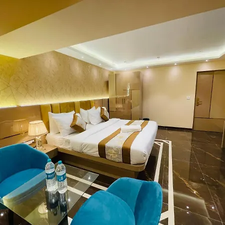 Home2 Renaissance Club 4* Mumbai