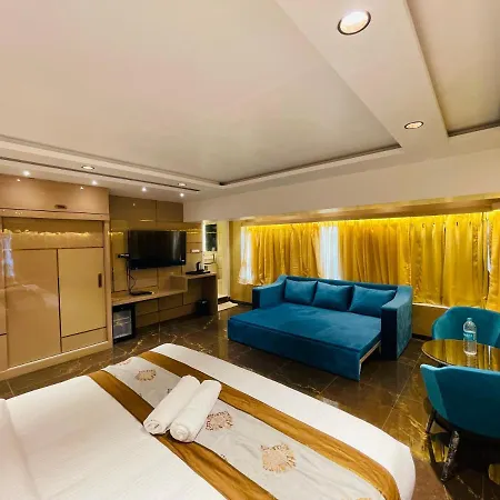 Home2 Renaissance Club