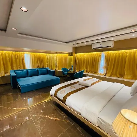 Hotel Home2 Renaissance Club
