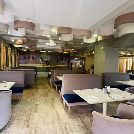 Home2 Renaissance Club Hotel 4*