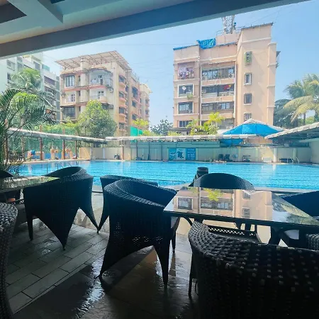 Hotel Home2 Renaissance Club 4*