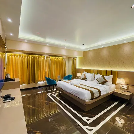 Home2 Renaissance Club Hotel 4*