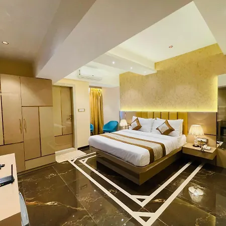 Hotel Home2 Renaissance Club 4*