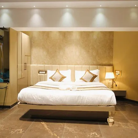 Home2 Renaissance Club Hotel