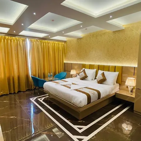 Home2 Renaissance Club Hotel