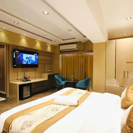Home2 Renaissance Club Mumbai