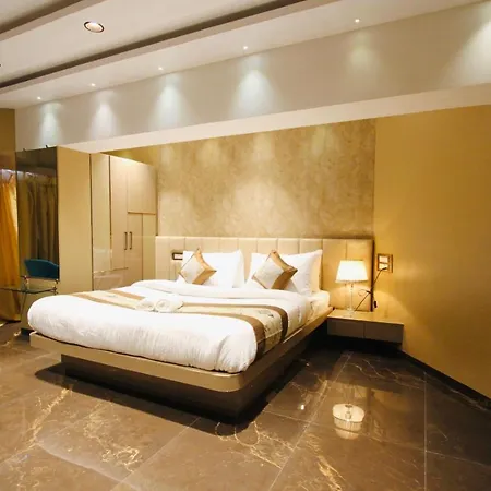 Home2 Renaissance Club