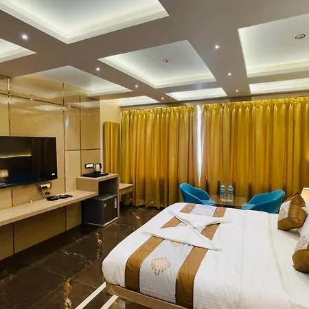 Home2 Renaissance Club 4* Mumbai