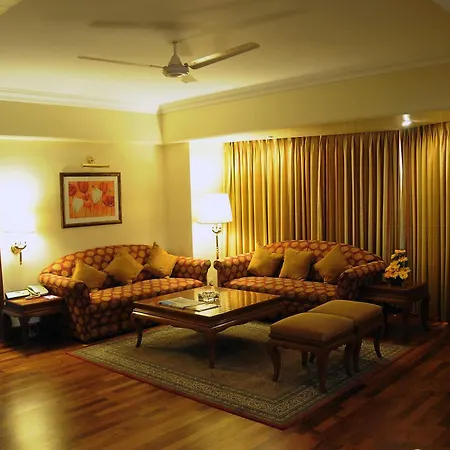 Ramada Plaza By Wyndham Palm Grove Hotel