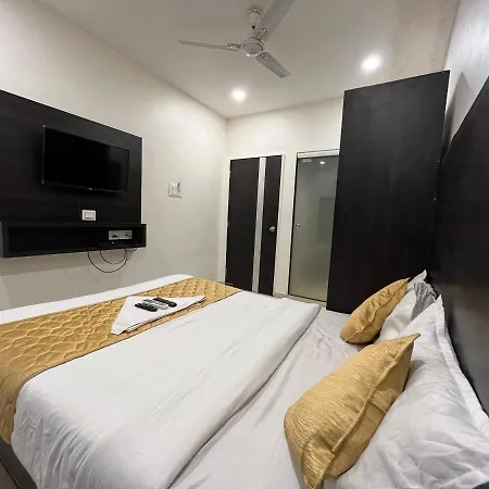 Wind Flower Regency - Near Kokilaben Hospital Hotel 3*