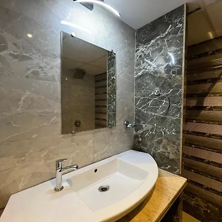 Wind Flower Regency - Near Kokilaben Hospital 3*