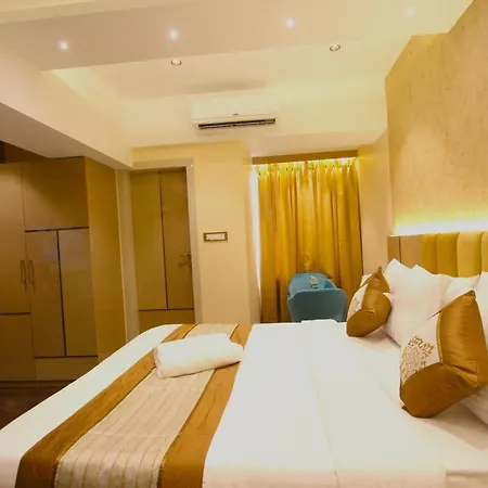 Home2 Renaissance Club