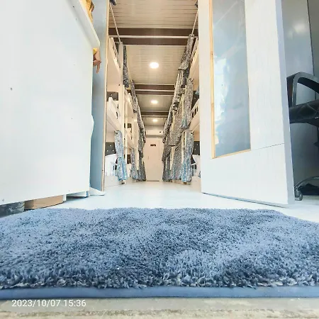 Hostel Marol Metro