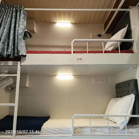 Hostel Marol Metro *