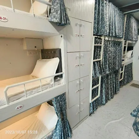 Hostel Marol Metro *