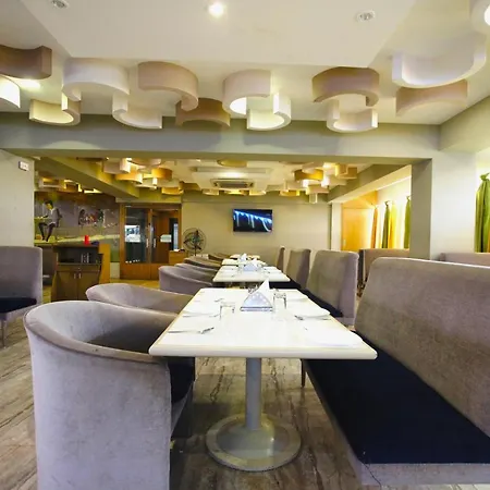 Home2 Renaissance Club Hotel 4*