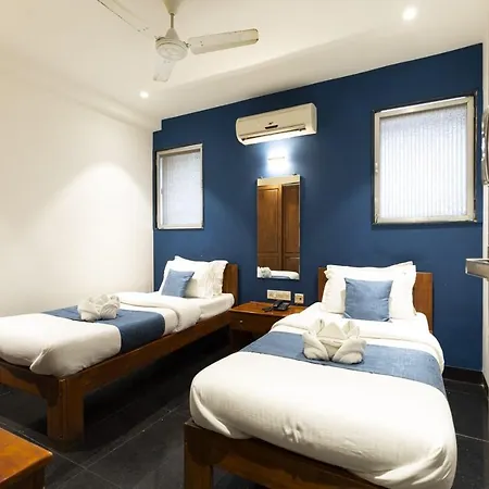 Hotel Qdeck By Kaesh Food &stay Mumbai