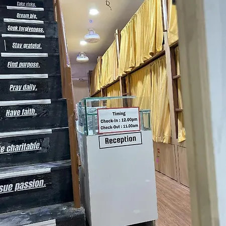 72 Hostel *