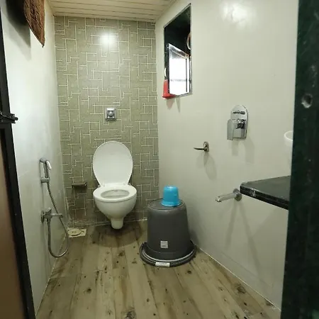 Mango Marol Hostel *