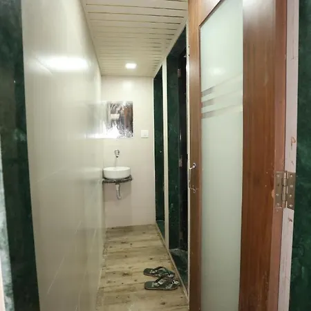 Mango Marol Hostel *