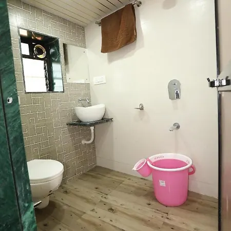 Hostel Mango Marol