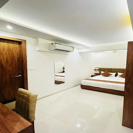 Hotel Black Burn 3*