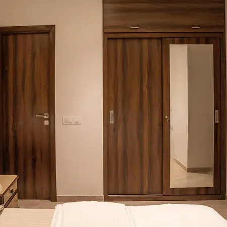Aparthotel Zenia Luxury Suites And Serviced *