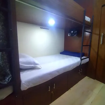 Dc Dormitory Asalpha Metro Hostel *