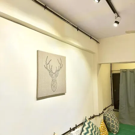Locomo Hostel Express - Stay Work Eat * Mumbai