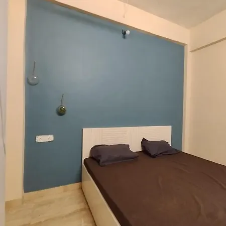 2 With Balcony In Bandra West Apartment *