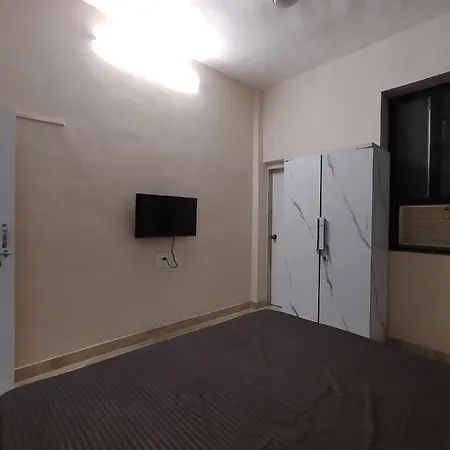 Apartment 2 With Balcony In Bandra West *