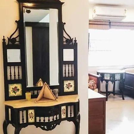 Beautiful 1master Bedroom In Bandra West Mumbai