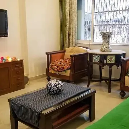 Beautiful 1master Bedroom In Bandra West * Mumbai
