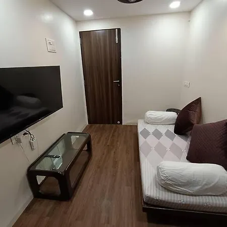 Apartment Private In South Mumbai's Heart *