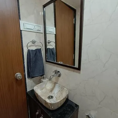 Apartment Private In South Mumbai's Heart
