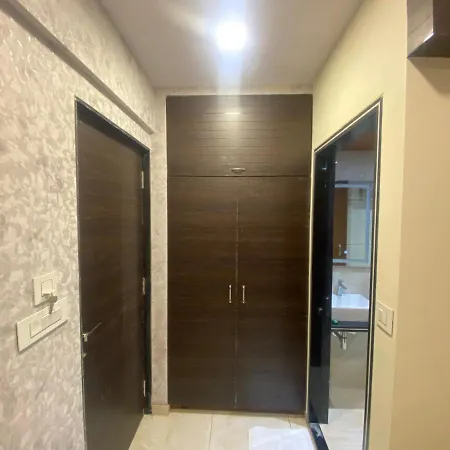 Classio - Near Kokilaben Hospital, Andheri West 3*