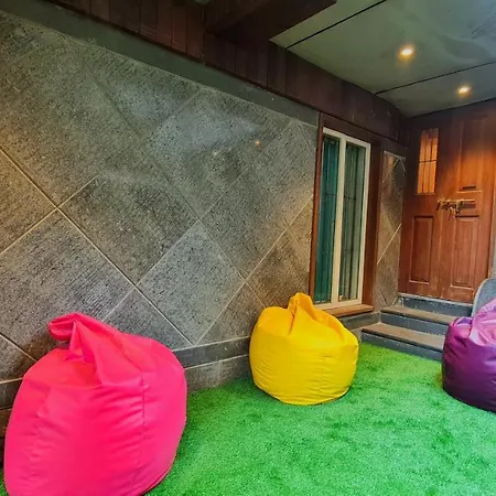 Rostel Live Hostel *
