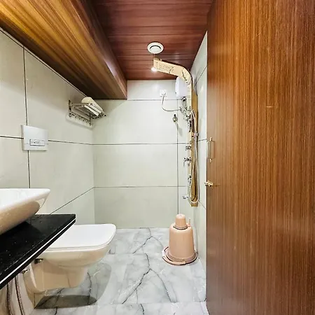Hotel Classio - Near Kokilaben Hospital, Andheri West