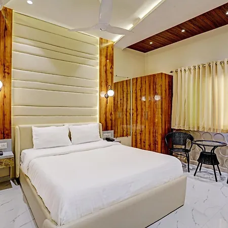 Collection O Palm Springs Mumbai