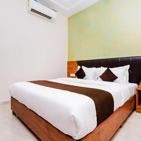 Hotel Raheja Residency 3*
