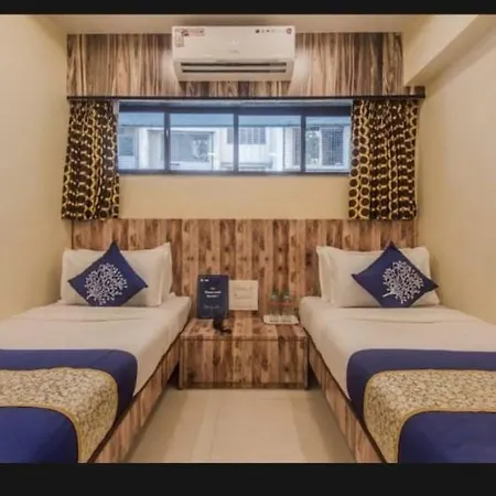 Hotel Golden Inn, 3*