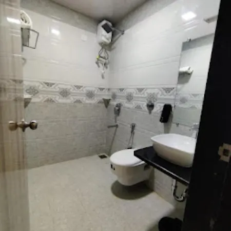 Hotel Tom's Hideout Resorts,mumbai Mumbai