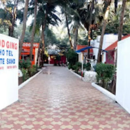 White , Hotel Mumbai