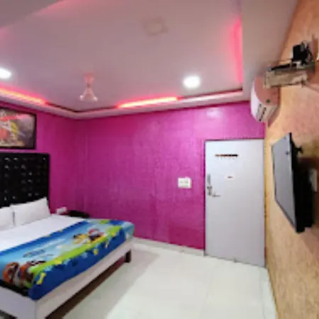 White , Hotel