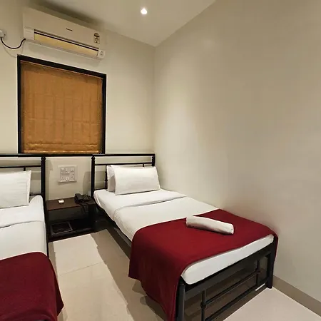 Hotel Kumkum 2*