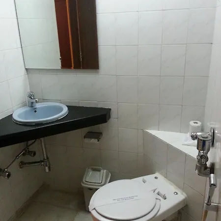 Ashray International, Sion - Near Bkc Hotel 2*
