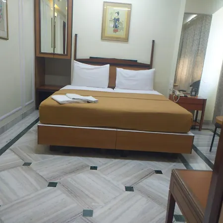Royal Park Dockyard 3*