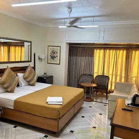 Royal Park Dockyard 3*